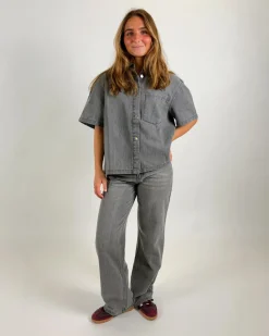 LOUISE kortærmet denim skjorte, grå