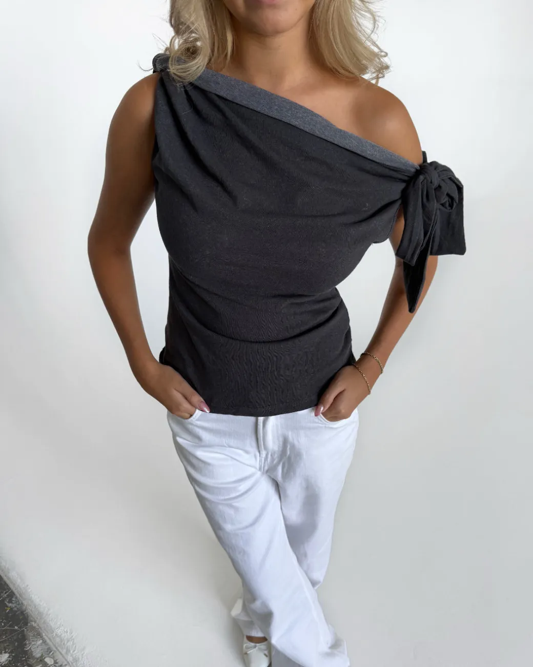 MAISIE off shoulder top, grå