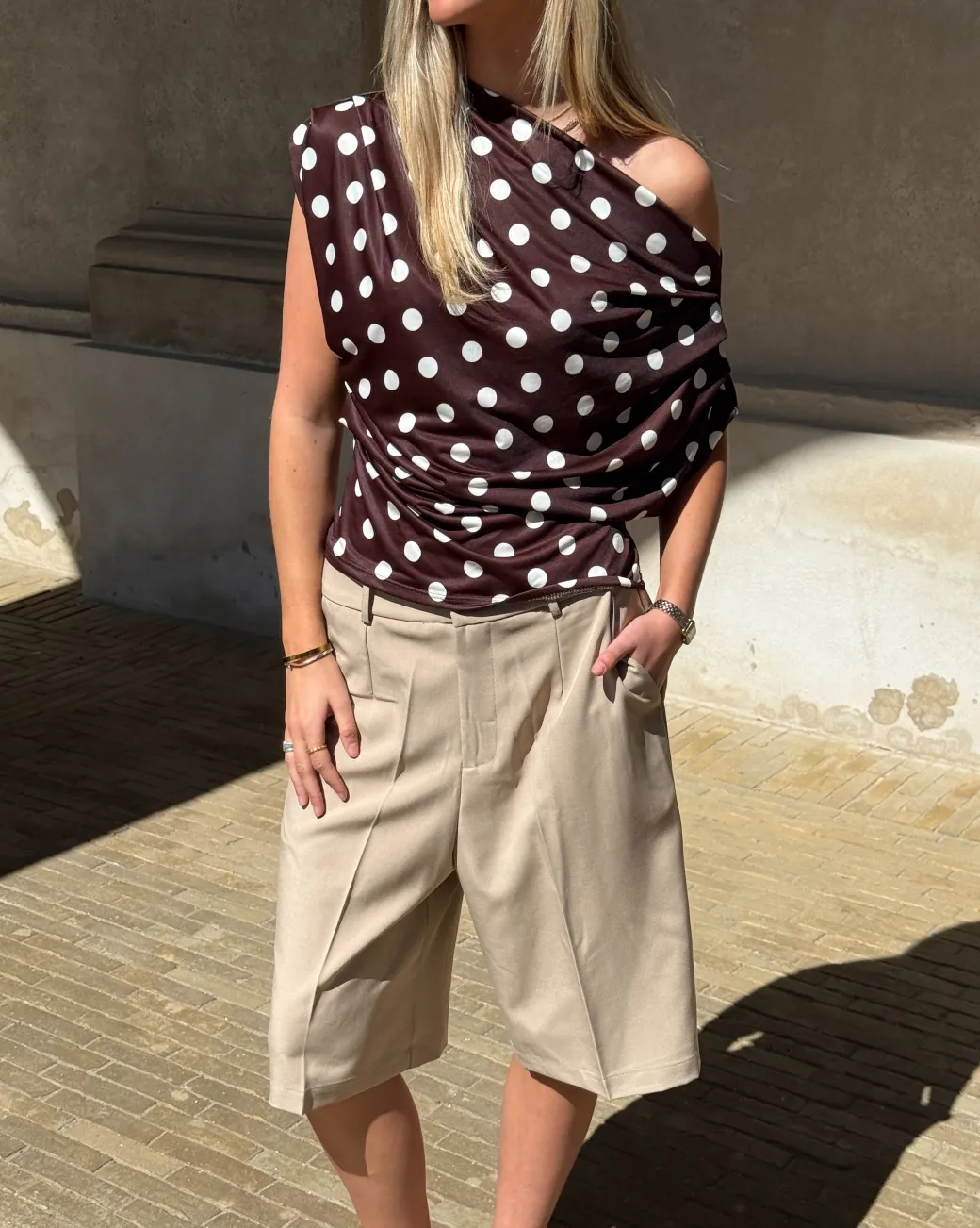 SAMIRA one shoulder top, brun