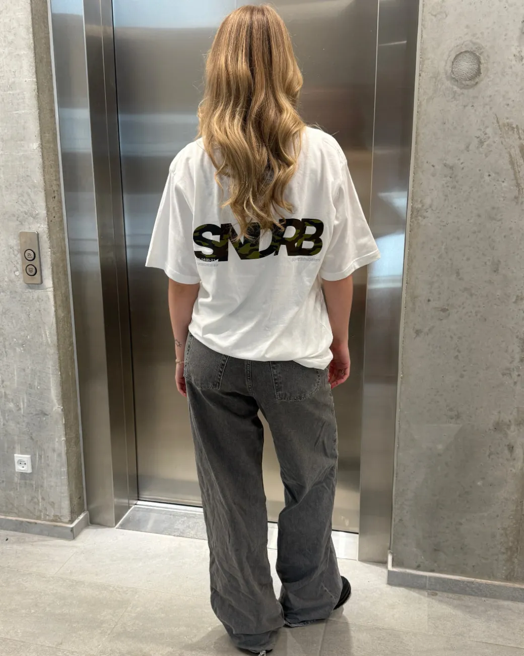 SNDRB t-shirt, hvid/army camouflage