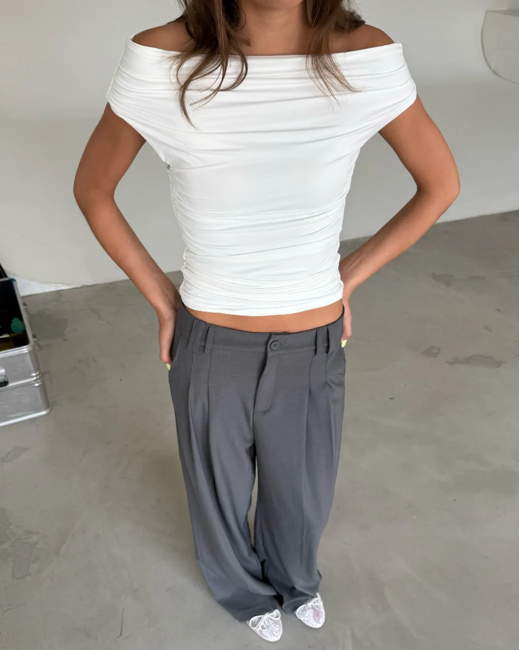 THORA one shoulder top, hvid