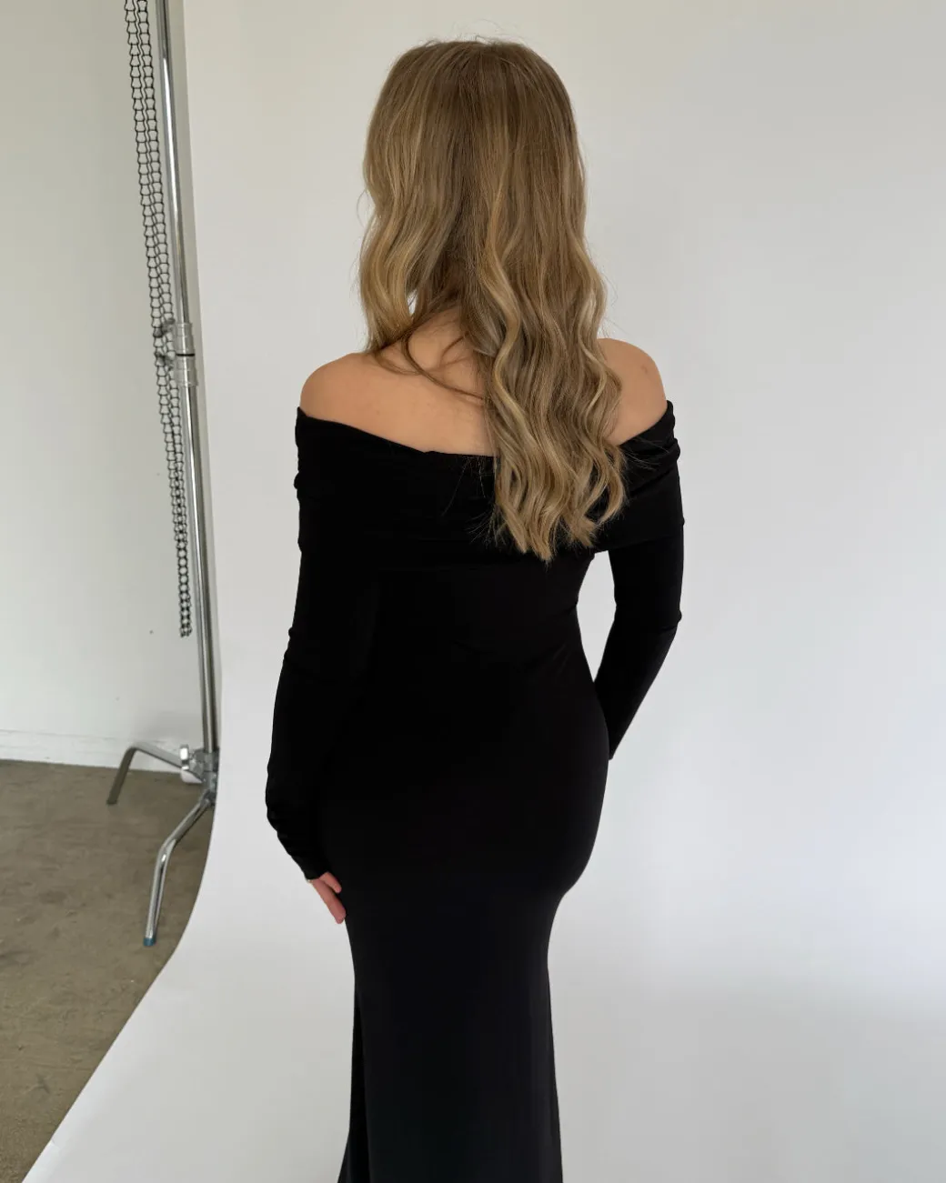 XANDRA off shoulder kjole, sort